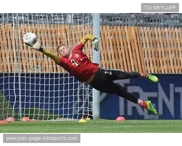 足球门将单手托出死角球，瞬间逆转比赛的传奇瞬间