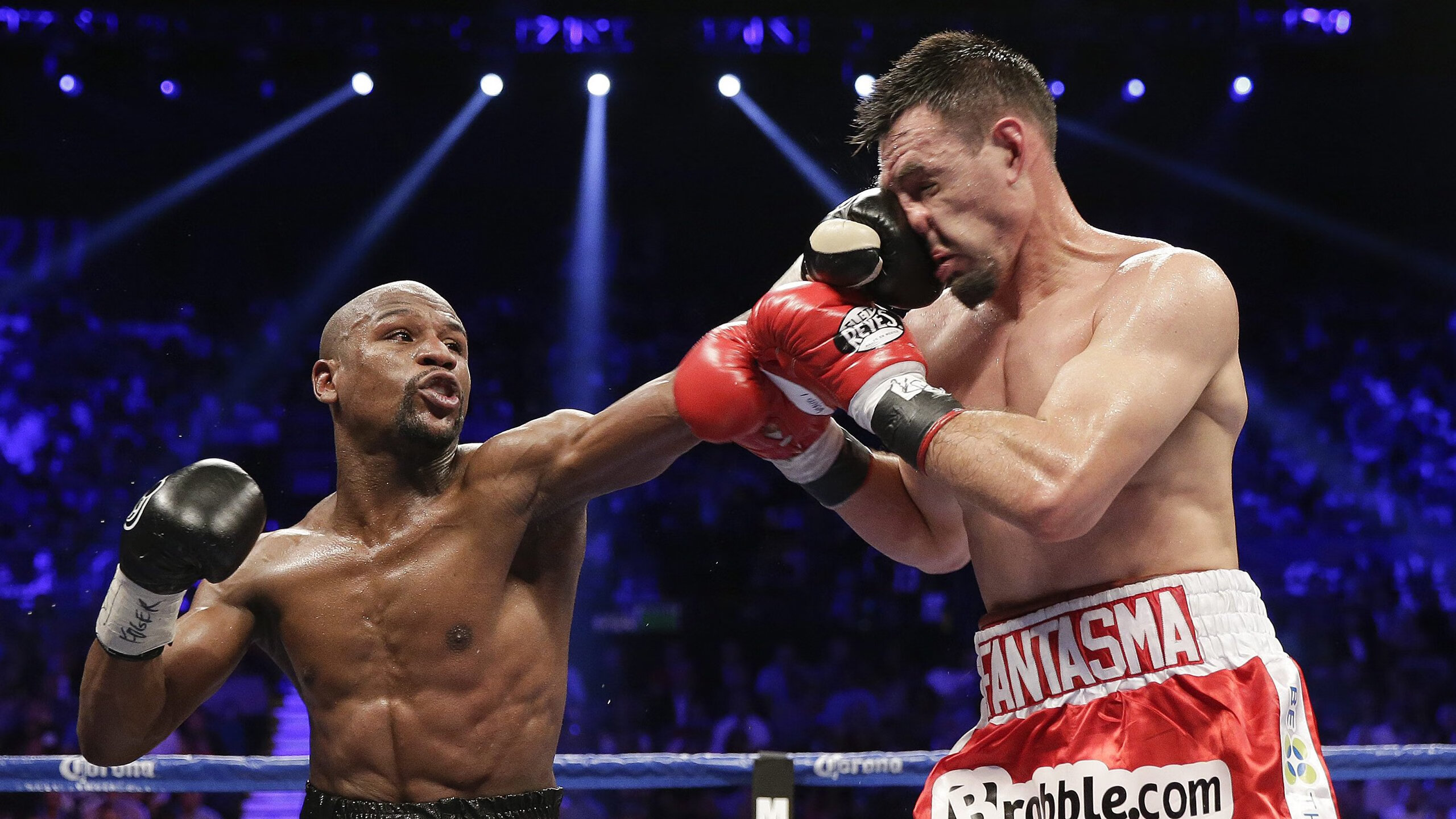 世界杯八强：荷阿大战火药味十足 裁判出牌次数创纪录